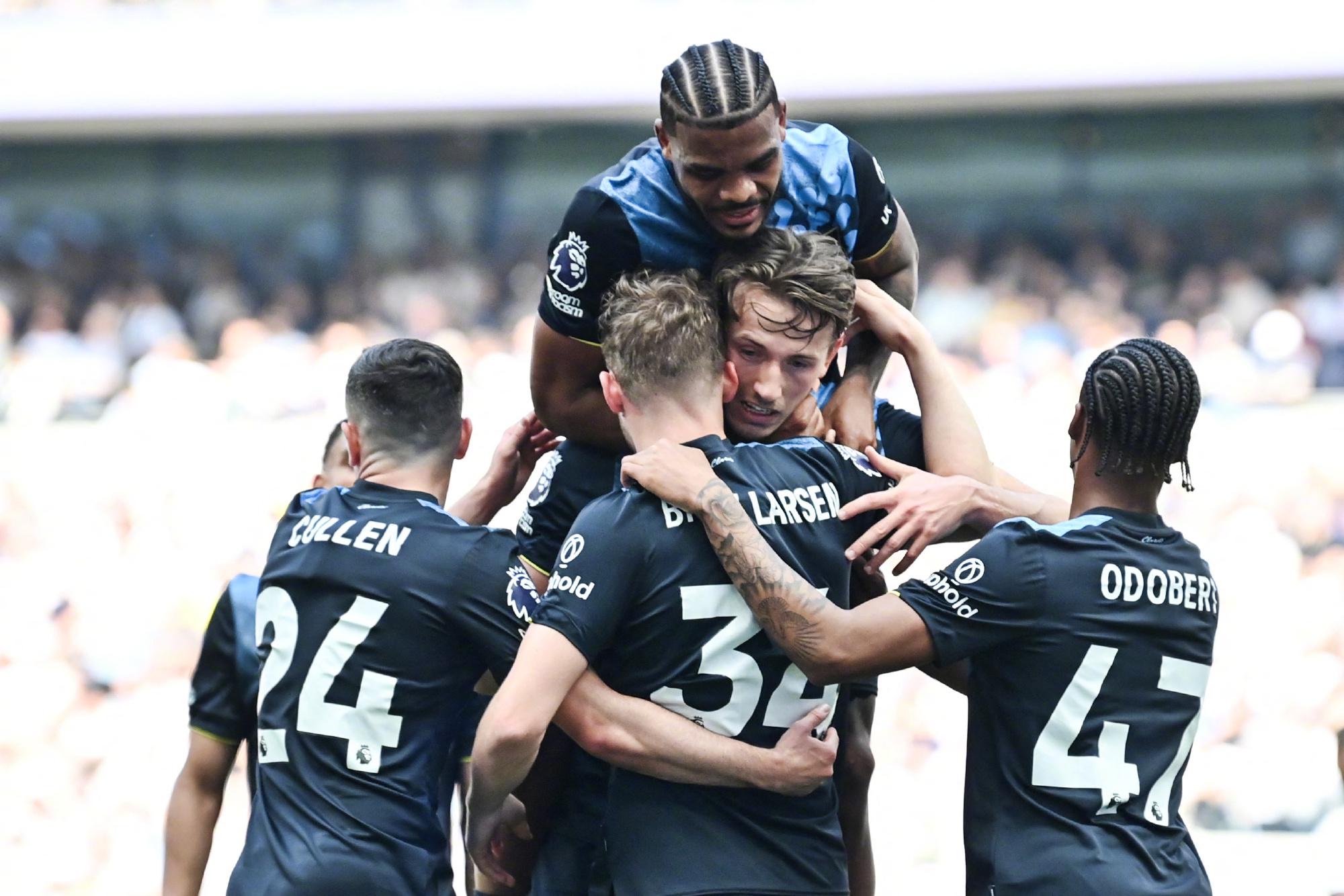 爱游戏下载-谢菲联客场取分，英超晋级希望重新燃起