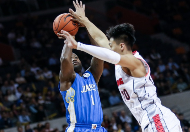 爱游戏APP-广东队建立起强大防守体系，不让对手得分