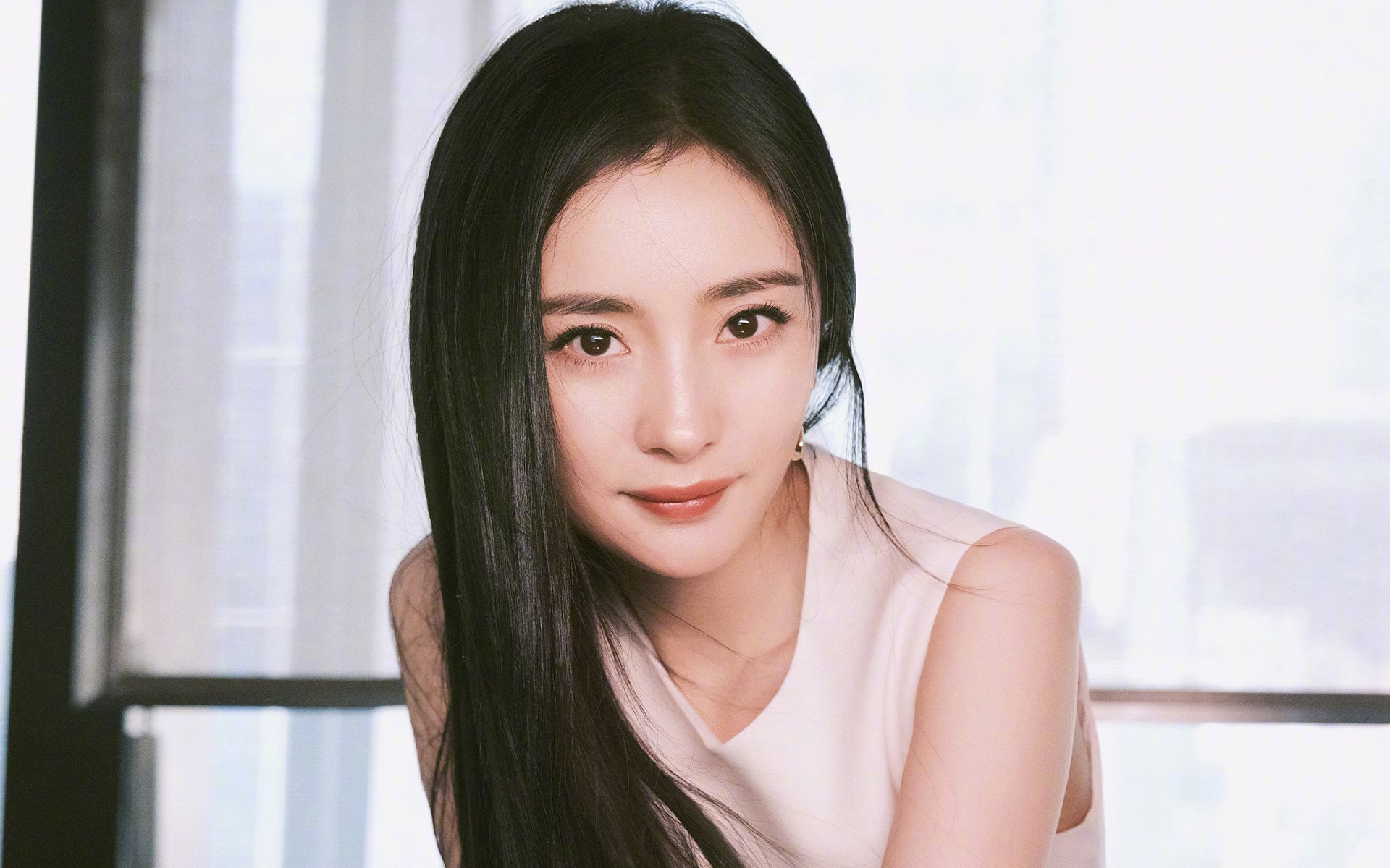 爱游戏大厅-今夜，罗马红飘扬在乌拉圭的天空下