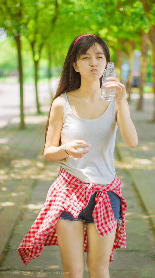 溃败者的王，当步行者的铁蹄踏过上海滩，谁擎住了那杆不曾倒下的旗？