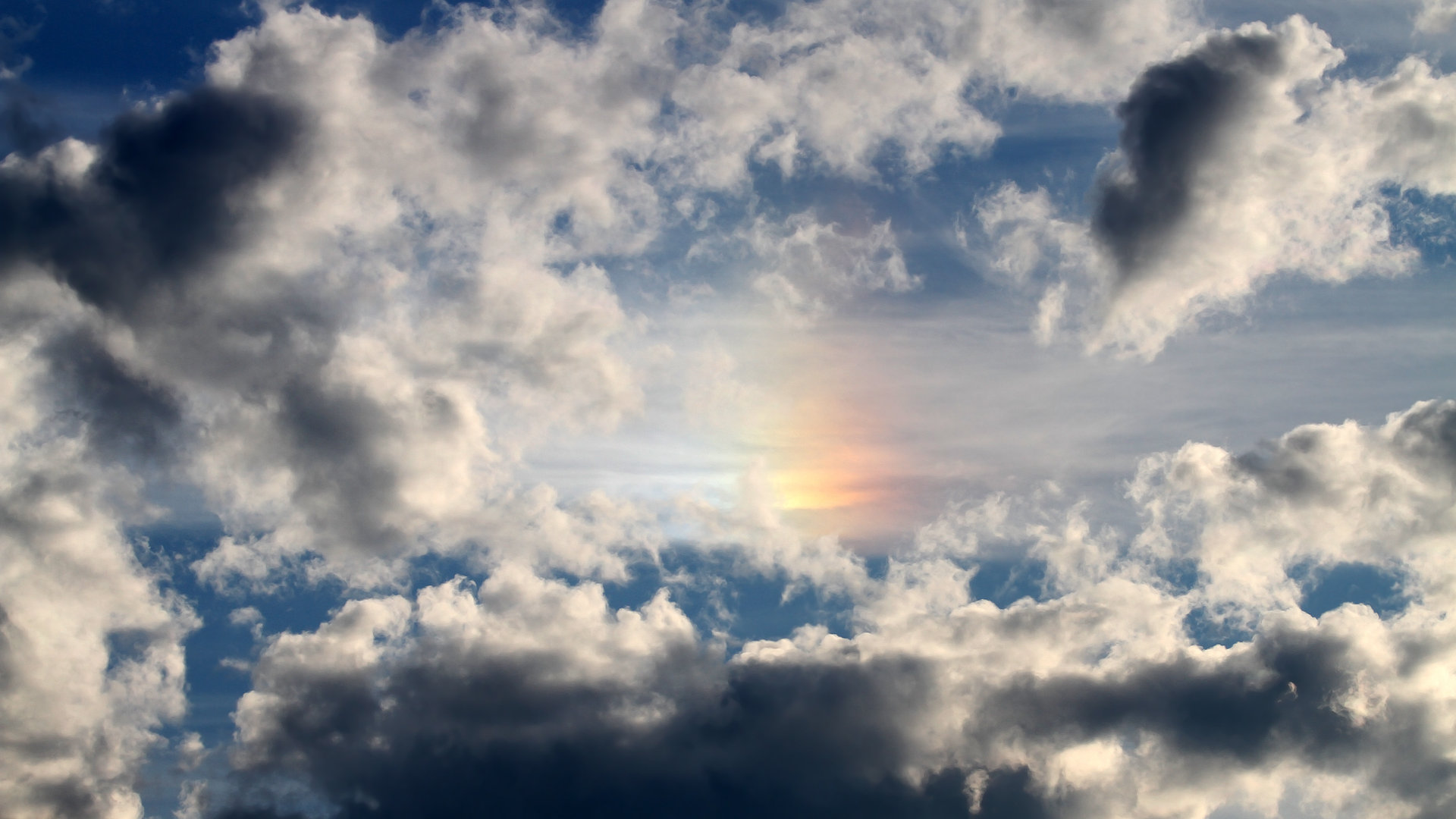 深圳队火力全开！连续得分压制广厦队，保罗关键时刻挺身而出